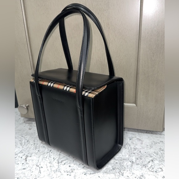 BURBERRY NOVA CHECK LEATHER BLACK HANDBAG
AUTHENTIC - Picture 4 of 13